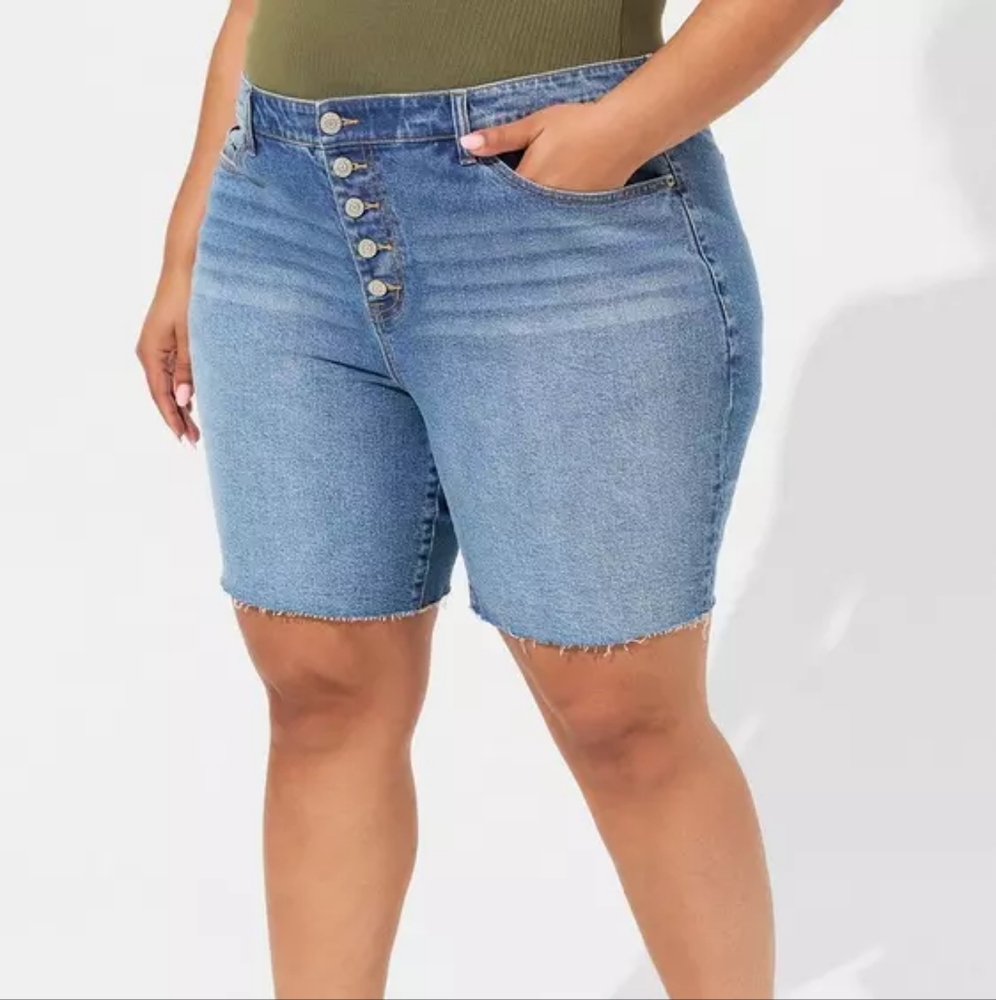 Torrid Relaxed Bermuda Classic Denim Mid-Rise Short Size 14